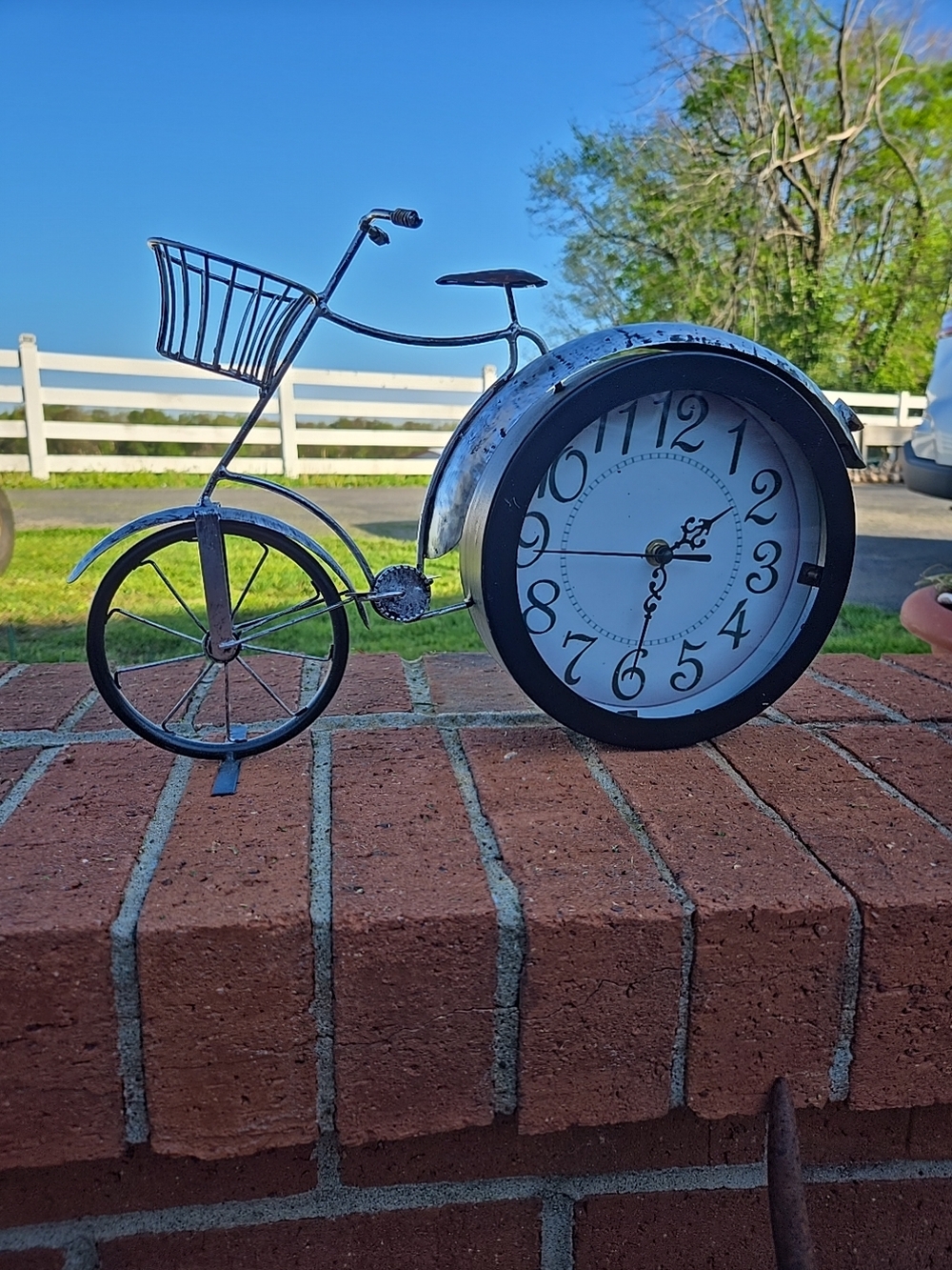 Decorative Bicycle Wall Clock in Silver and Black - Classic Metal Accent